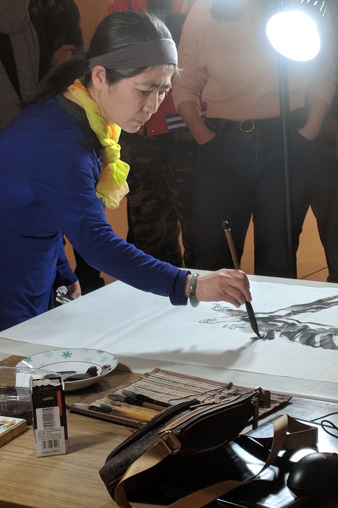 Shujuan Liu painting live (Photo)